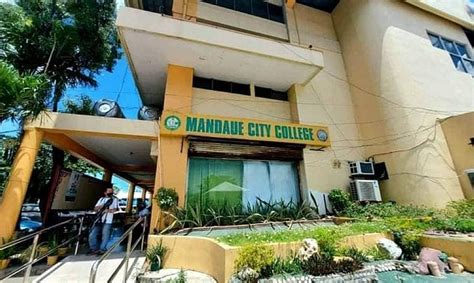 SC closes ‘Mandaue City College’ .
